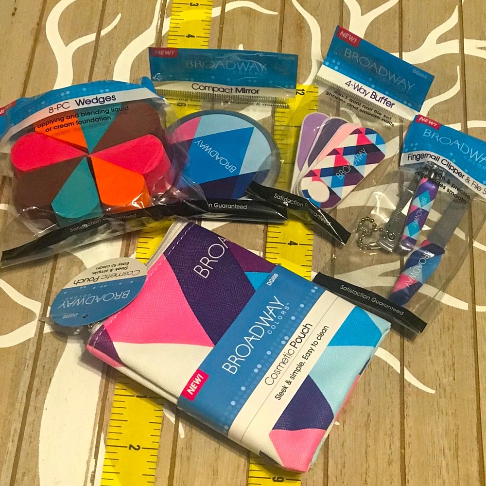 New Broadway 5 Beauty Item Accessory Gift Set